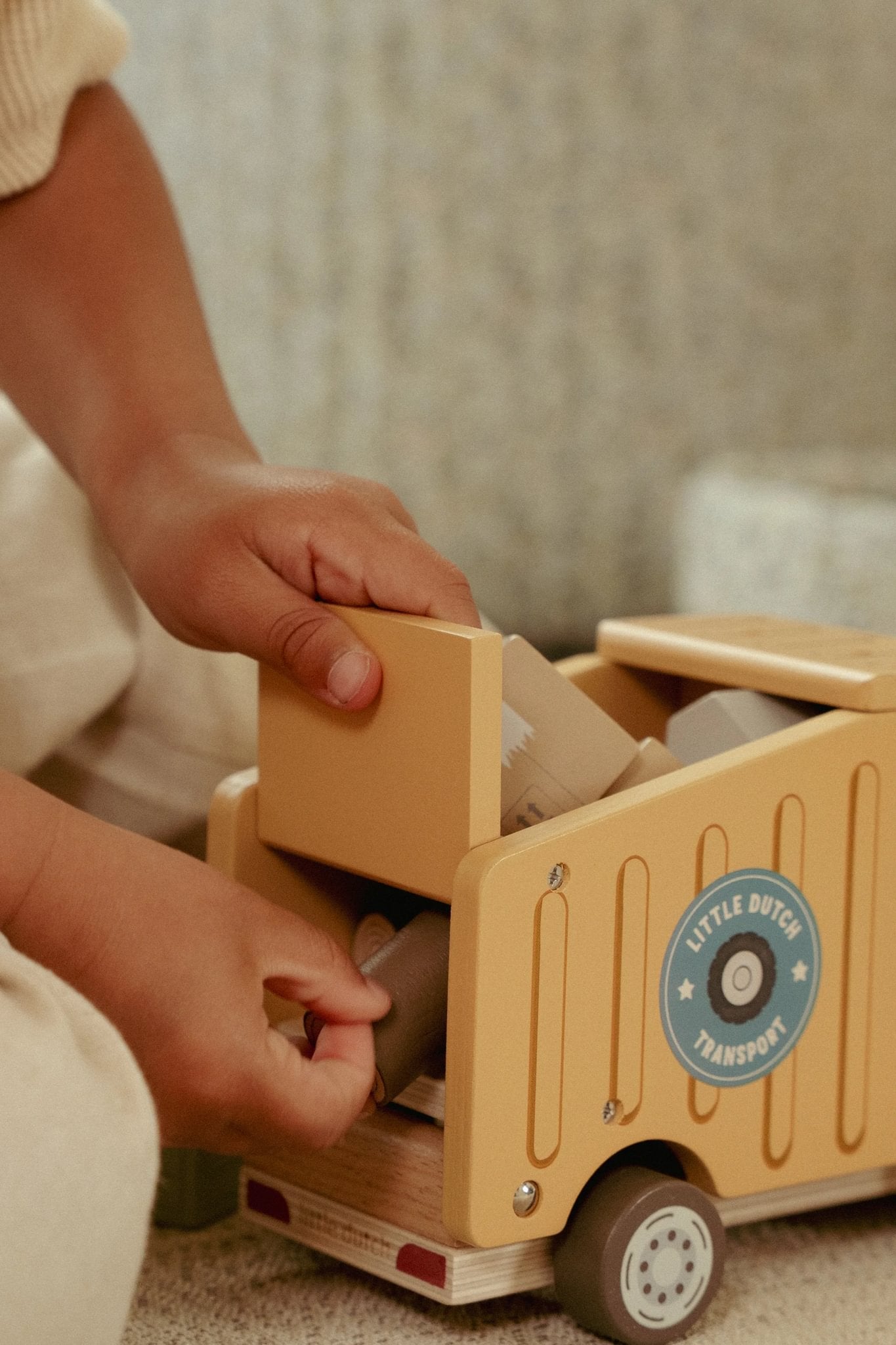 Little-Dutch-Holz-Muldenkipper-FSC-LD2535