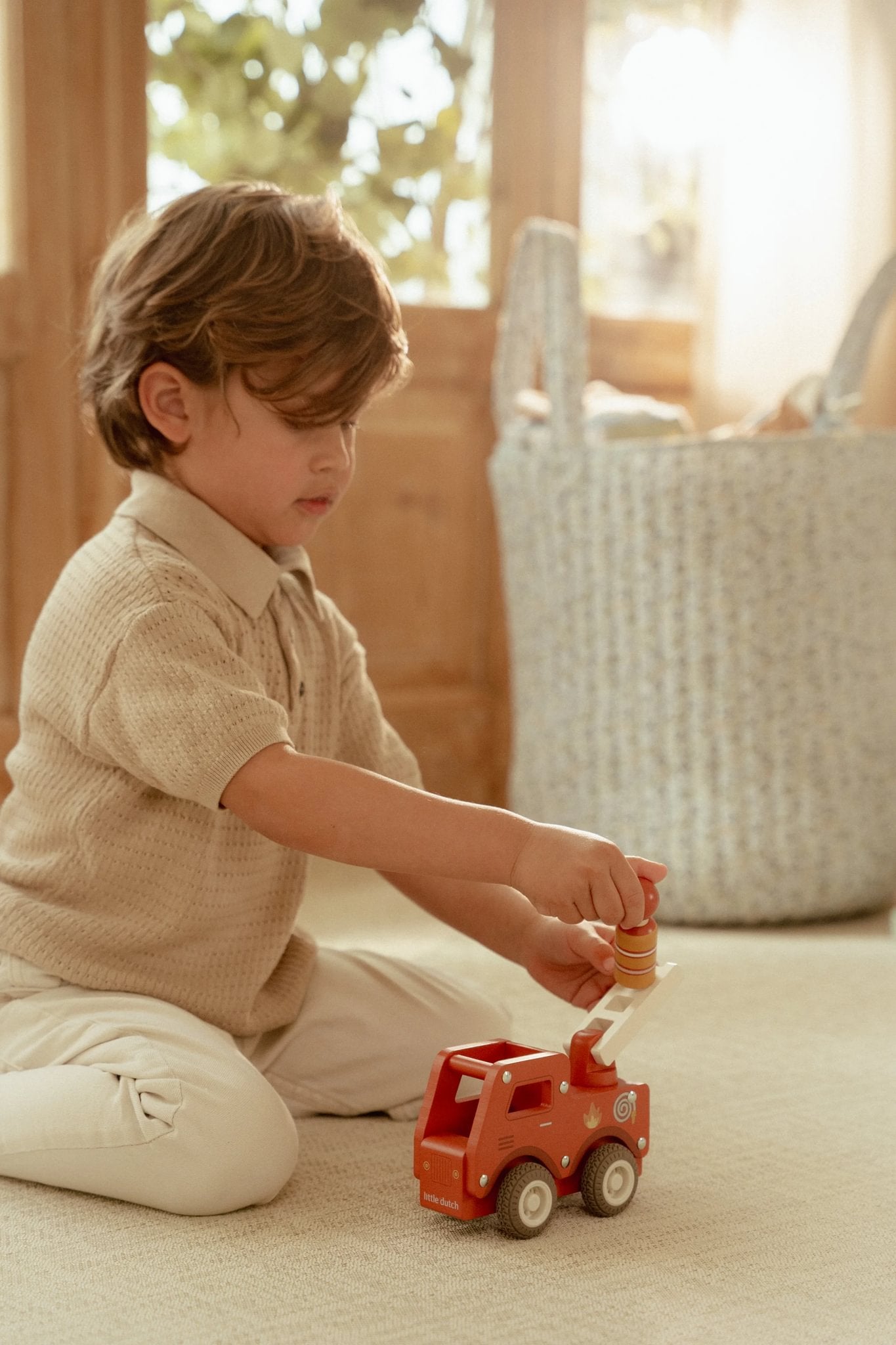 Little-Dutch-Feuerwehrauto-Holz-FSC-LD2528