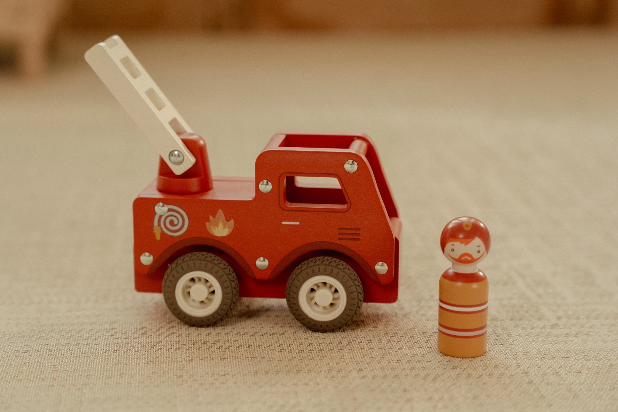 Little-Dutch-Feuerwehrauto-Holz-FSC-LD2528