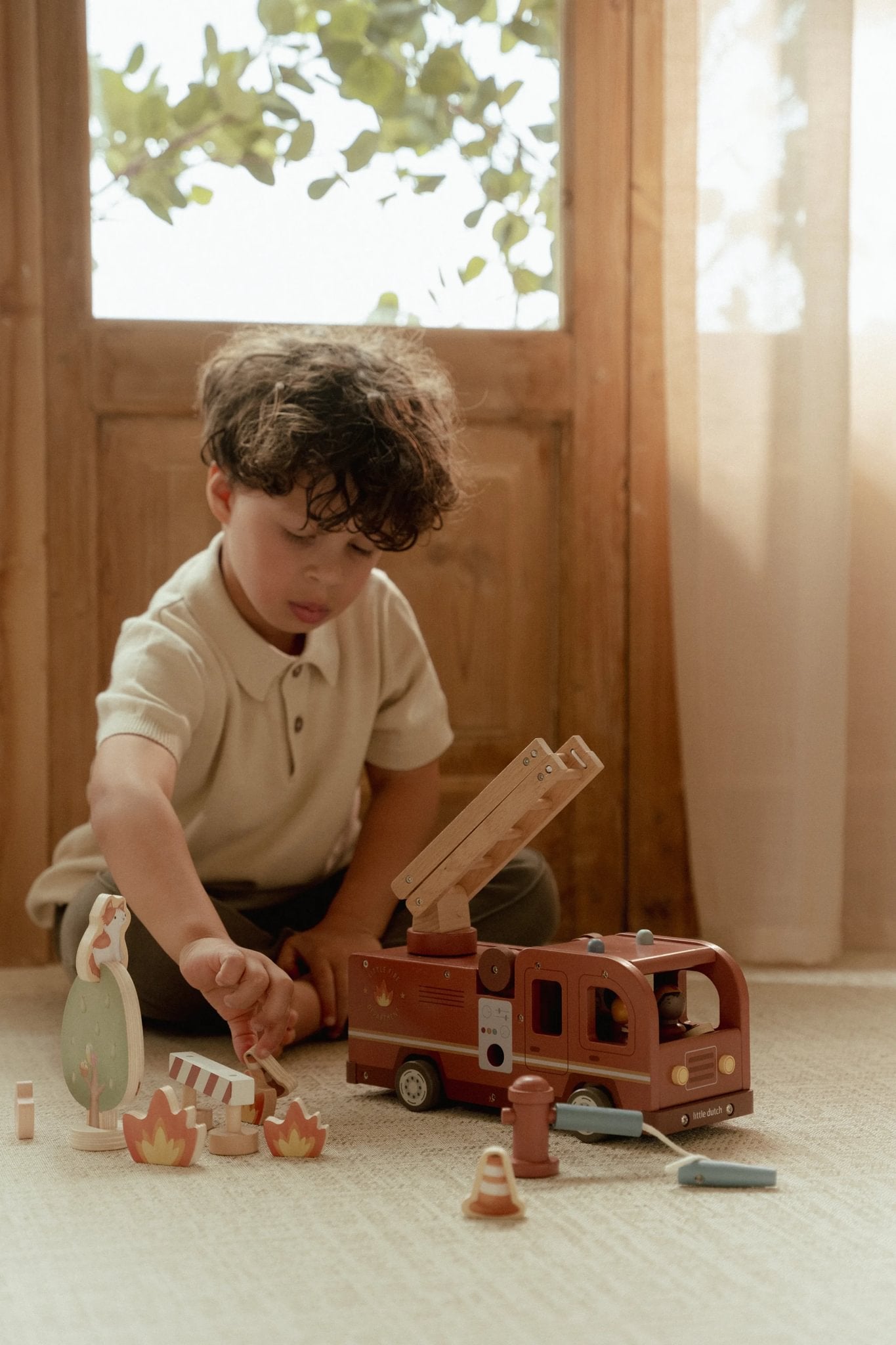 Little-Dutch-Feuerwehrauto-Set-FSC-LD2536