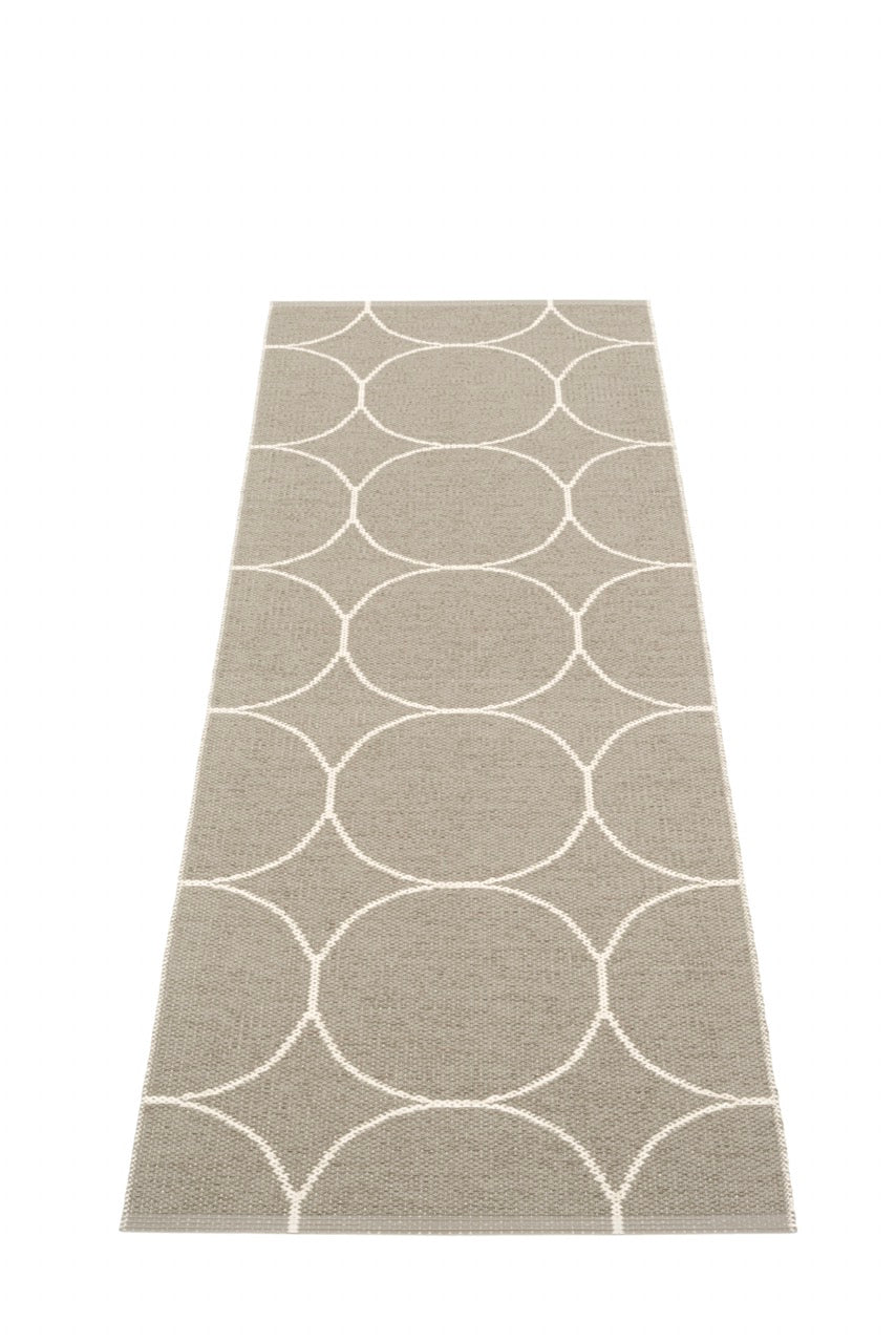 Pappelina-Boo-Dark-Linen-Carpet
