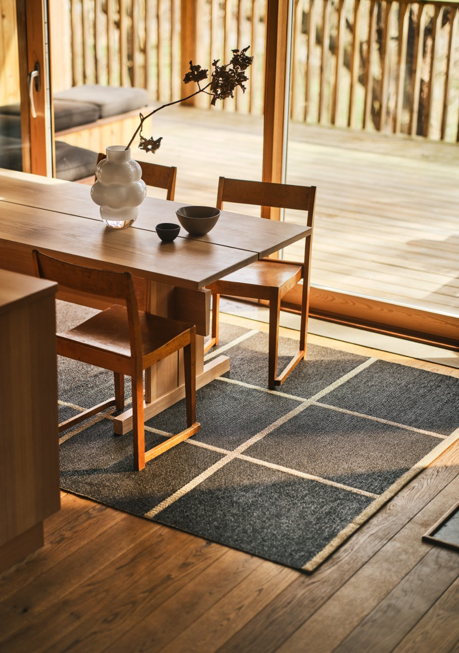 Pappelina-Criss-Dark-blue-Carpet