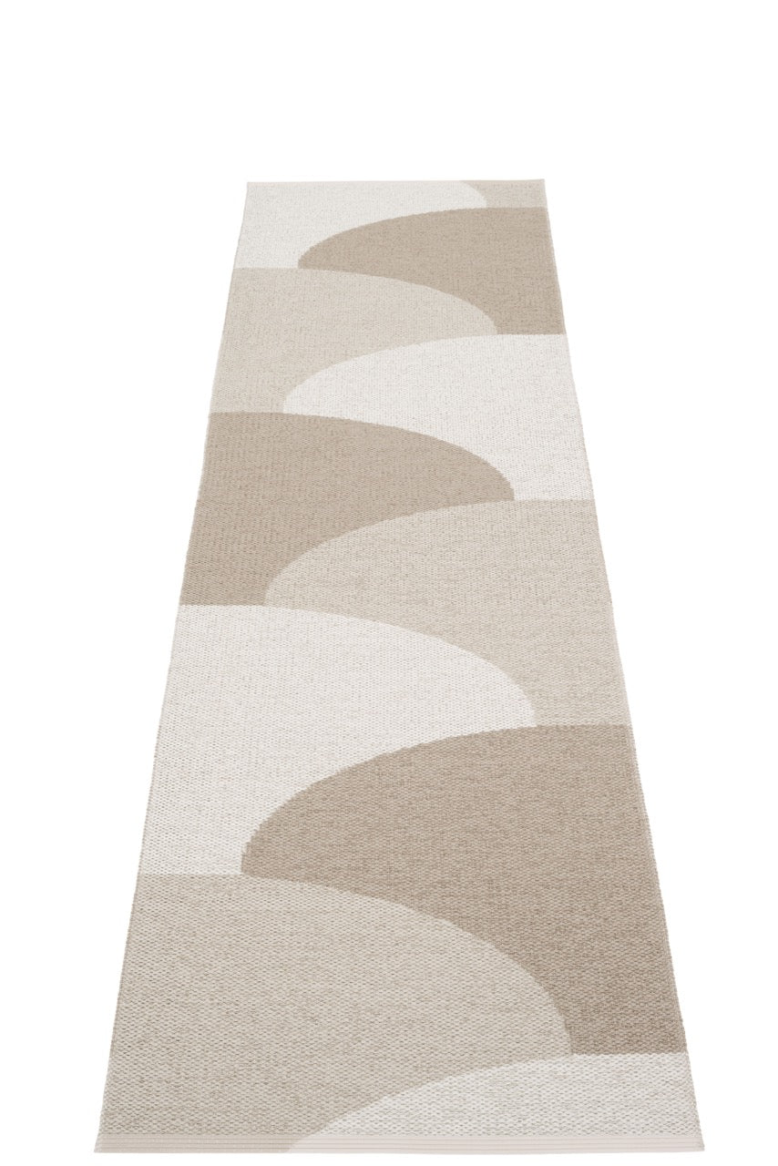 Pappelina-Hill-Dark-Linen-Carpet