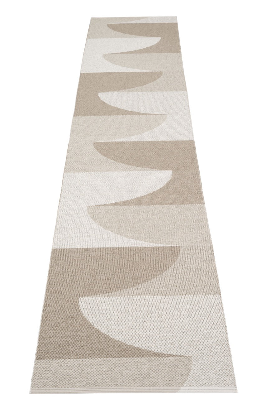 Pappelina-Hill-Dark-Linen-Carpet