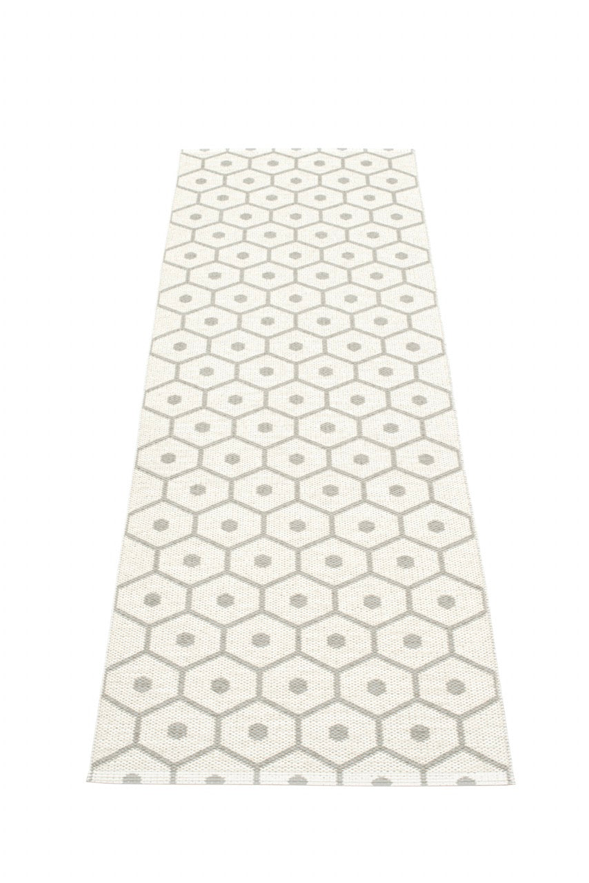 Pappelina-Teppich-Honey-Warm-Grey-Vanilla