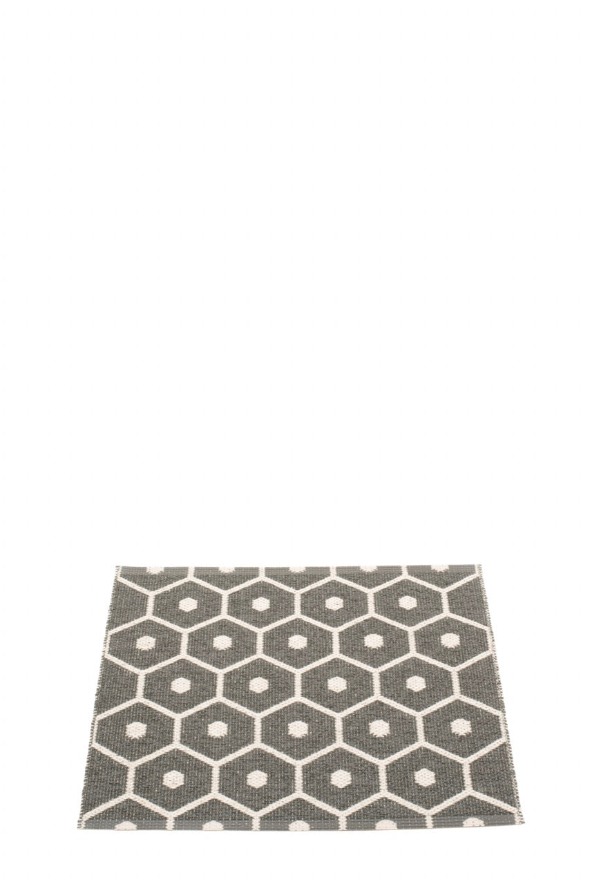 Pappelina-Honey-Teppich-Charcoal-Vanilla