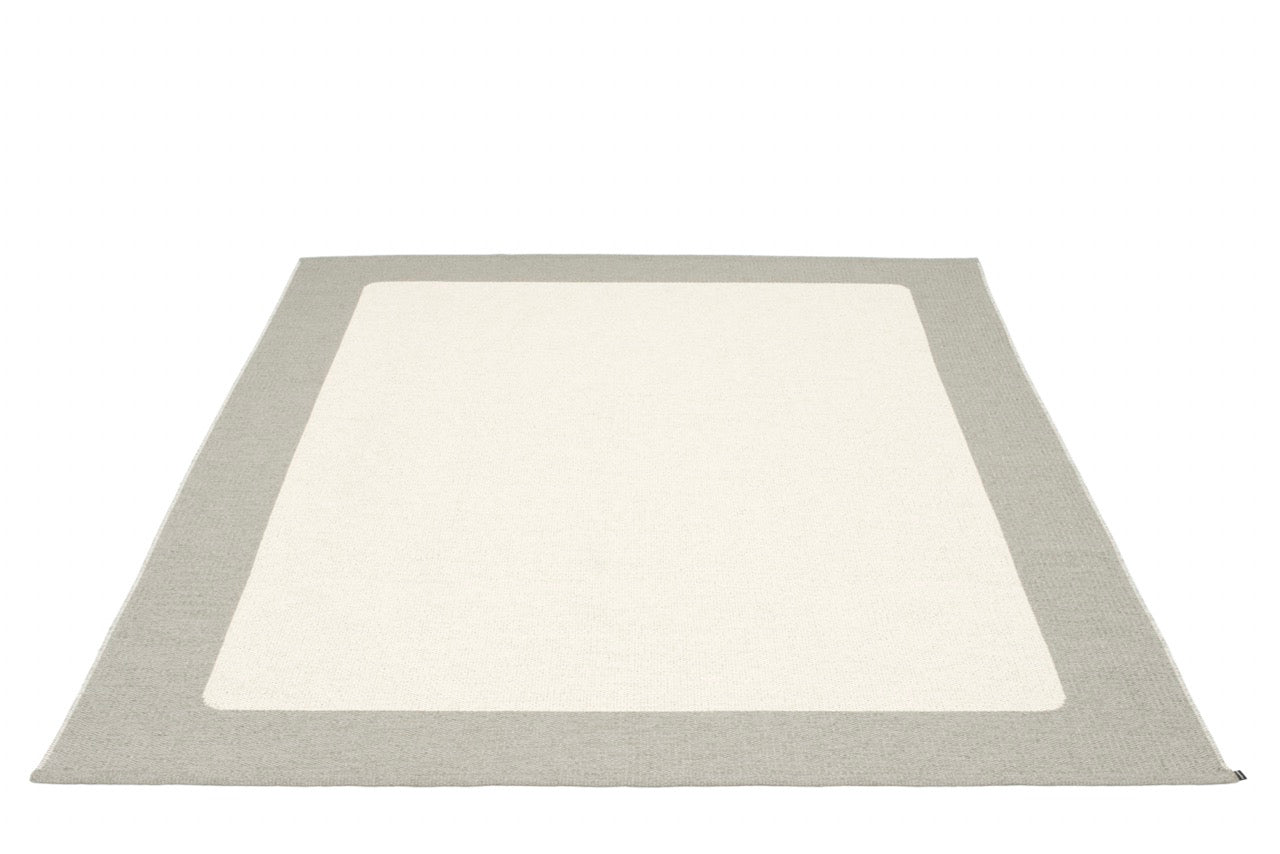 Pappelina-Teppich-Ilda-Warm-Grey