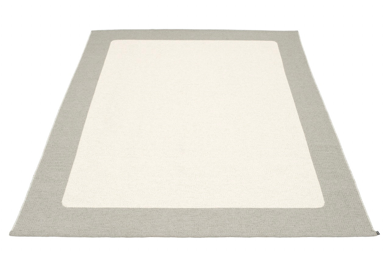 Pappelina-Teppich-Ilda-Warm-Grey