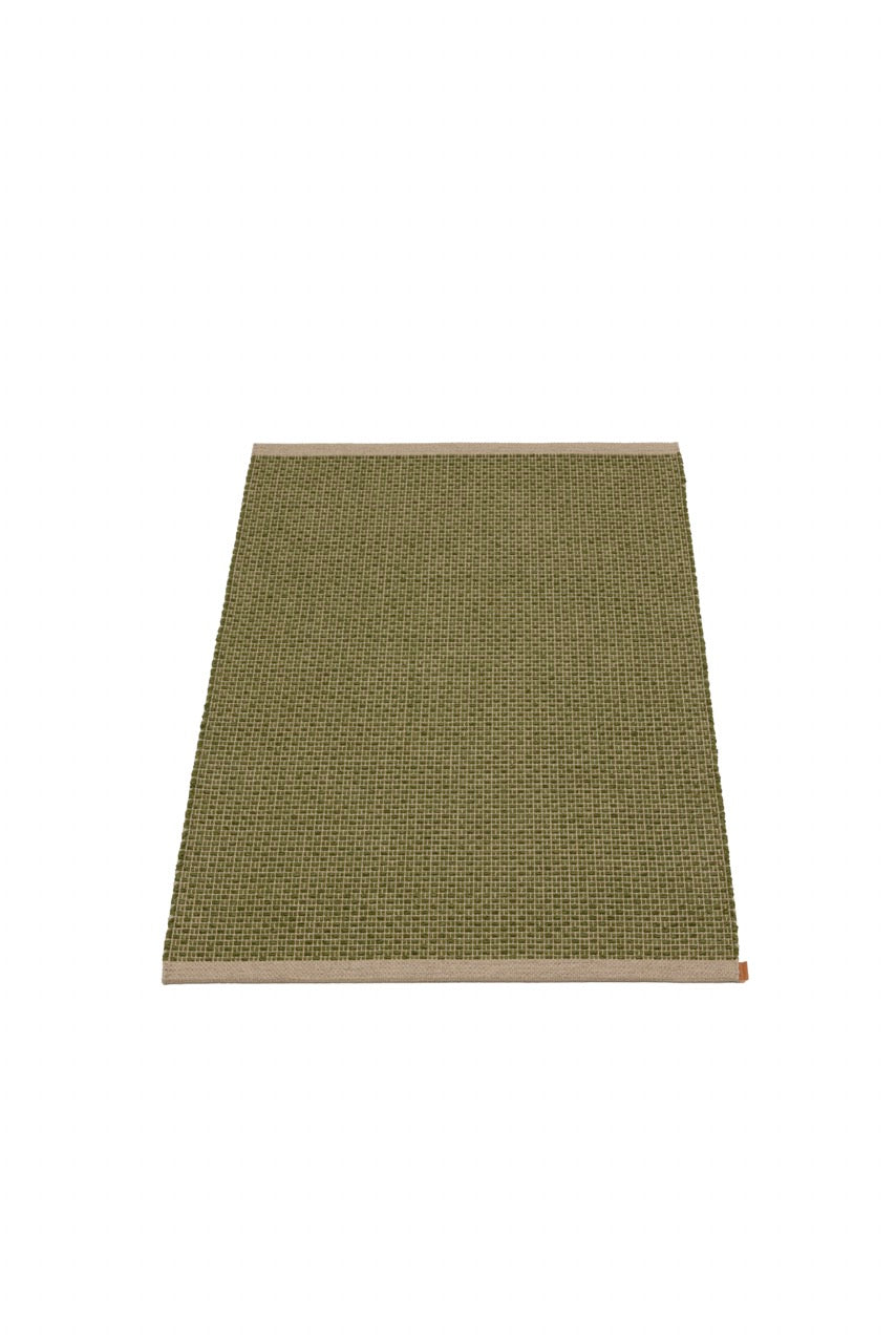 Pappelina NILS Dark Olive Teppichläufer mit dezenter Kreuzstruktur
