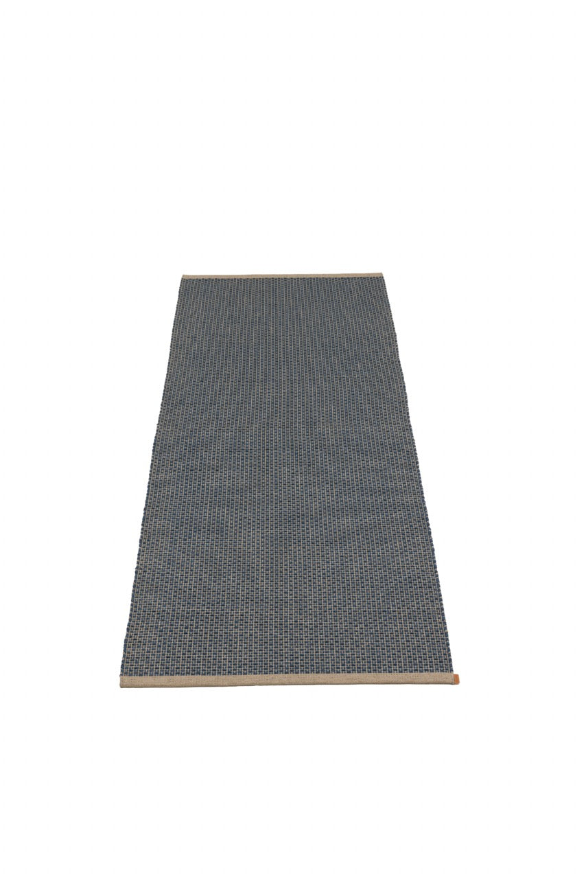 Pappelina NILS Teppichläufer für den Innen- und Aussenbereich in der Farbe Ocean Blue.