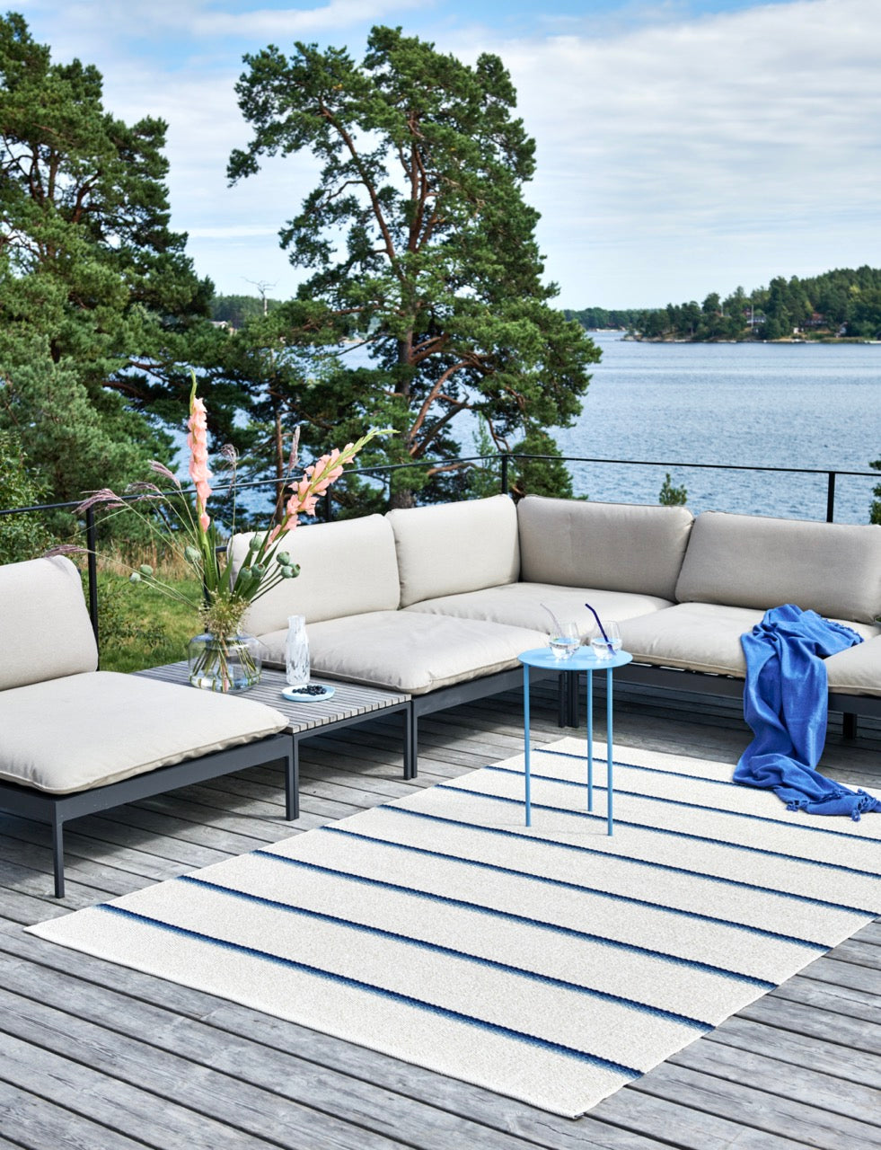 Pappelina-Olle-blue-vanilla-carpet