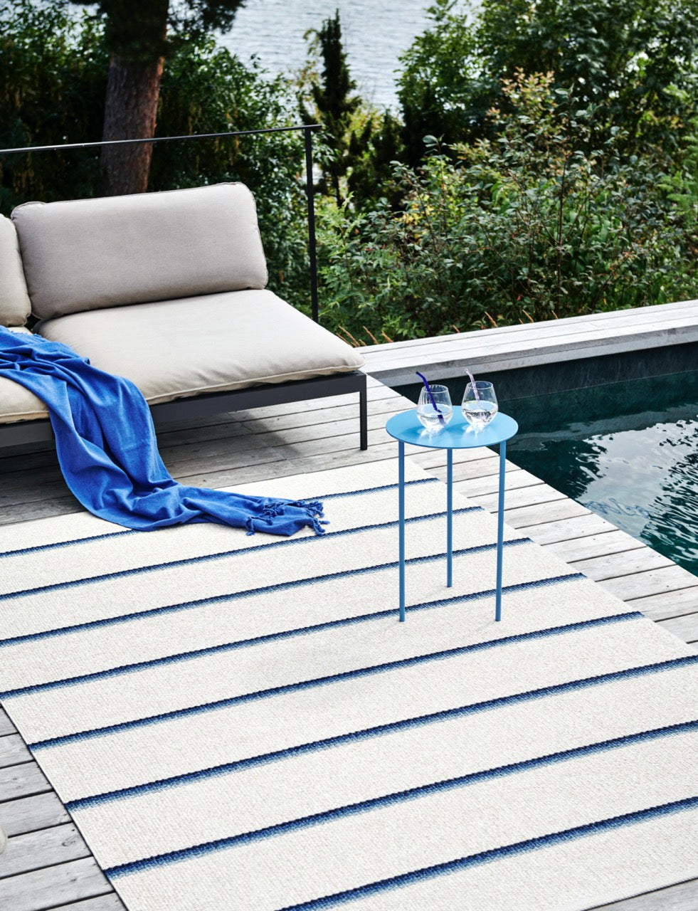 Pappelina-Olle-blue-vanilla-carpet