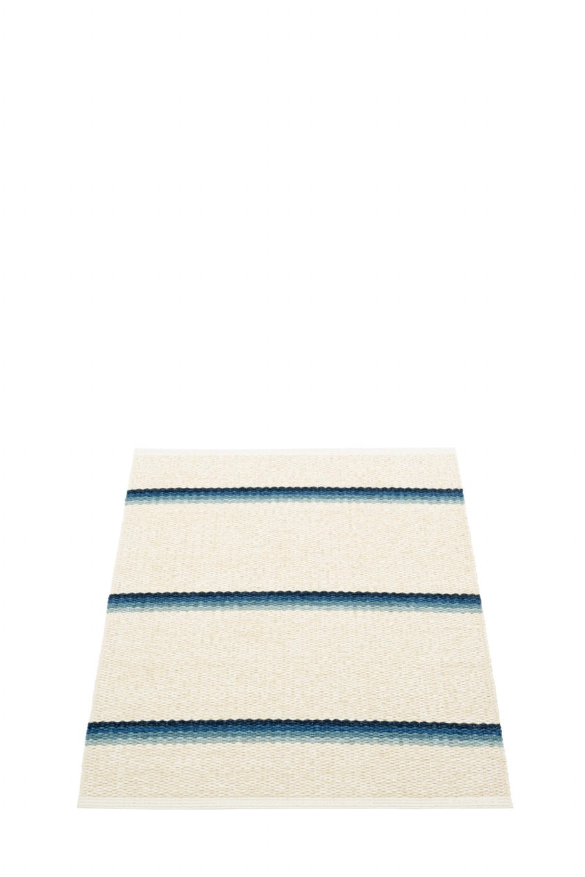 Pappelina-Olle-blue-vanilla-carpet