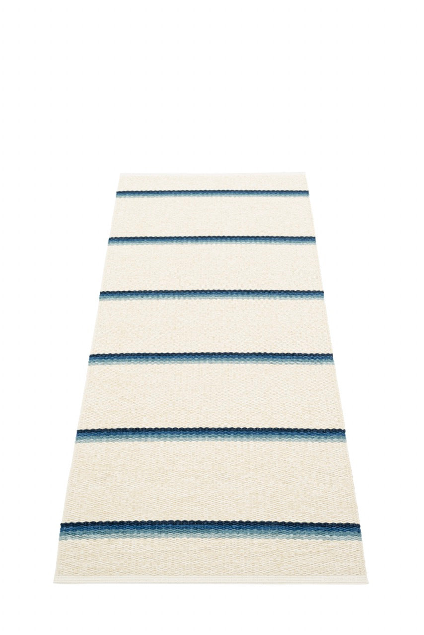 Pappelina-Olle-blue-vanilla-carpet