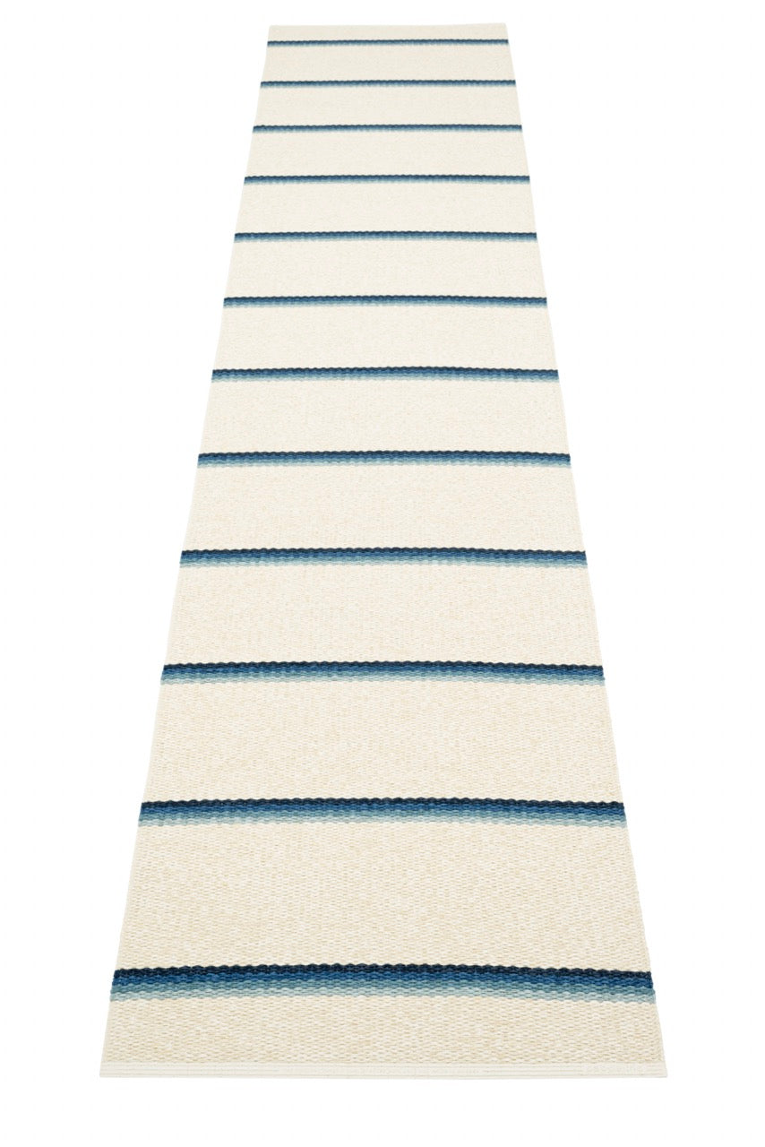 Pappelina-Olle-blue-vanilla-carpet