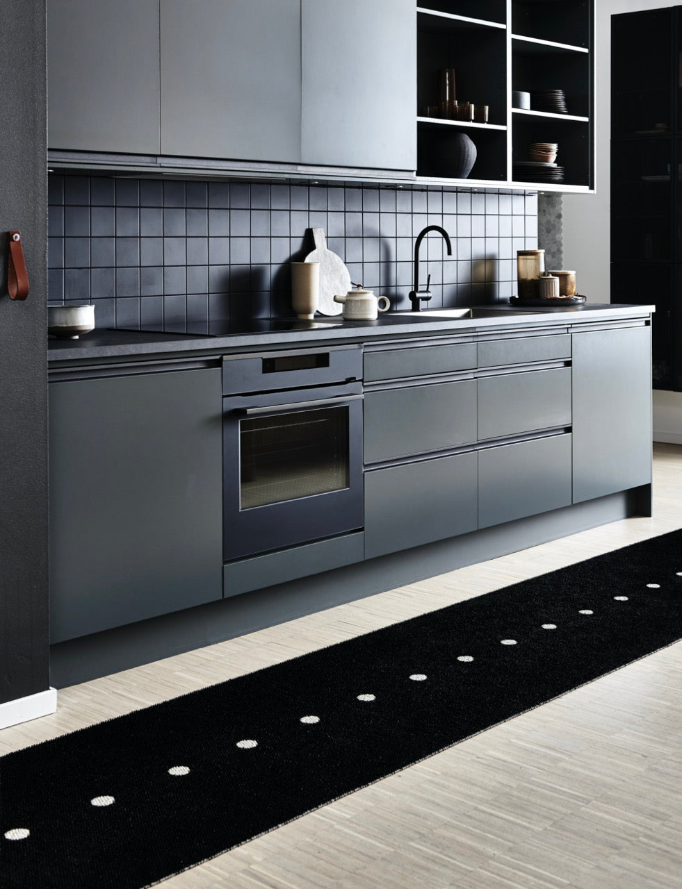 Pappelina-Peg-Black-Carpet