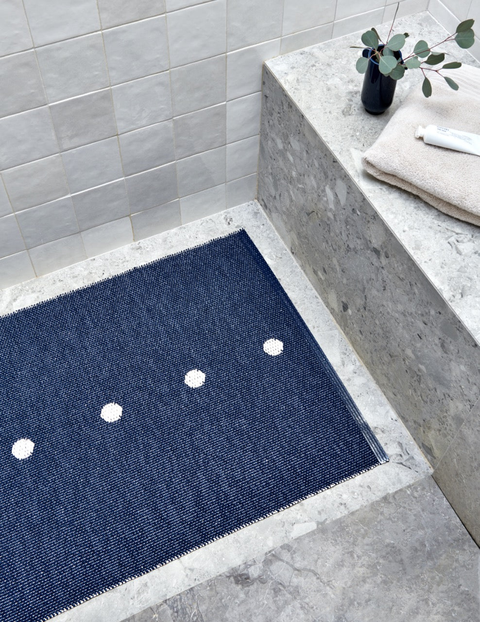 Pappelina-Peg-Dark-blue-vanilla-Carpet