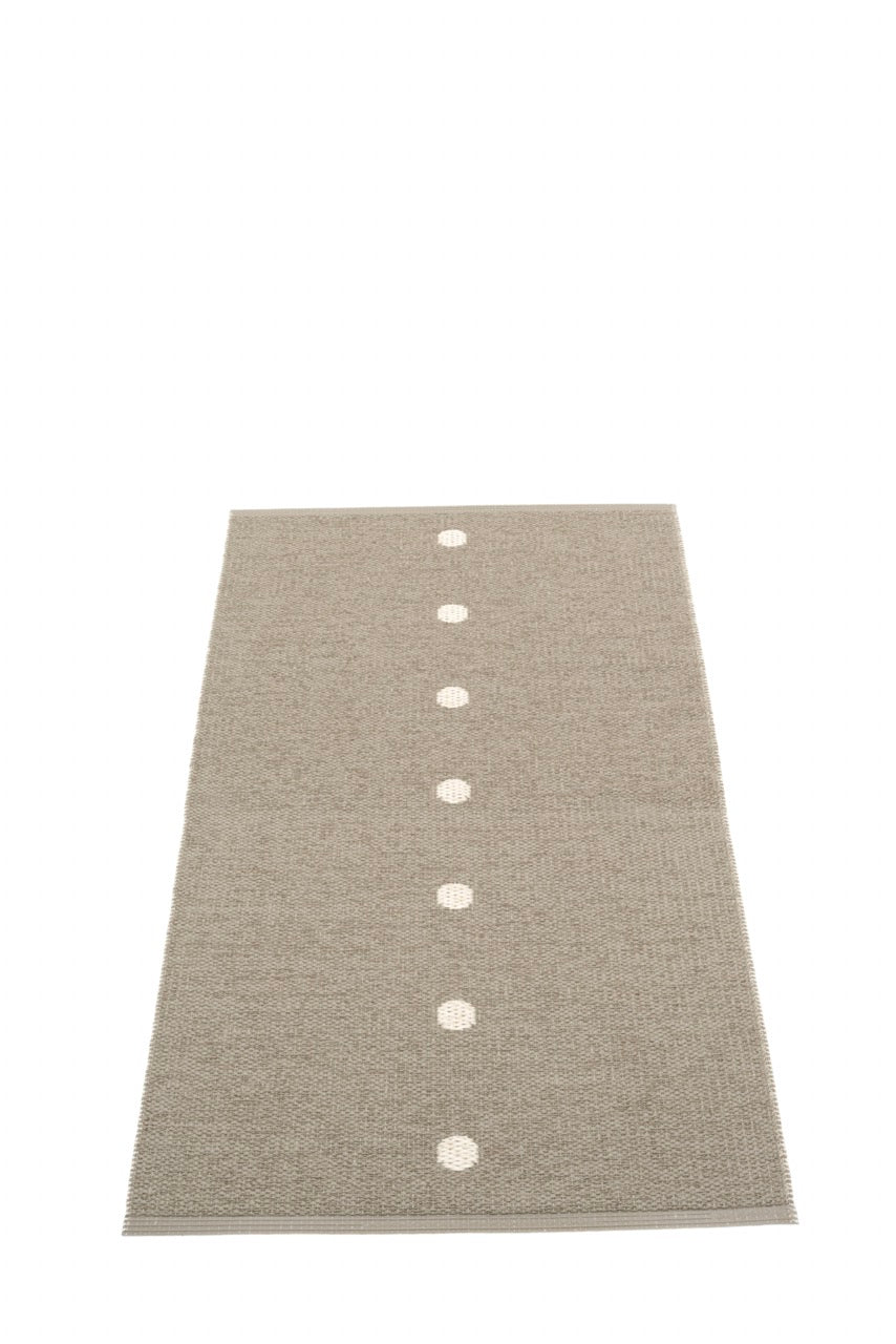 Pappelina-Peg-Dark-Linen-Carpet