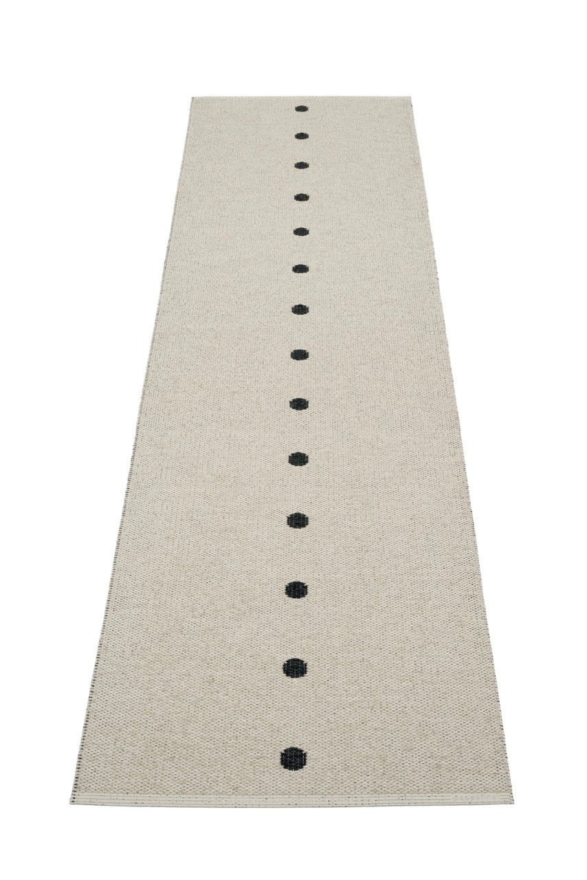 Pappelina-Peg-Black-Carpet