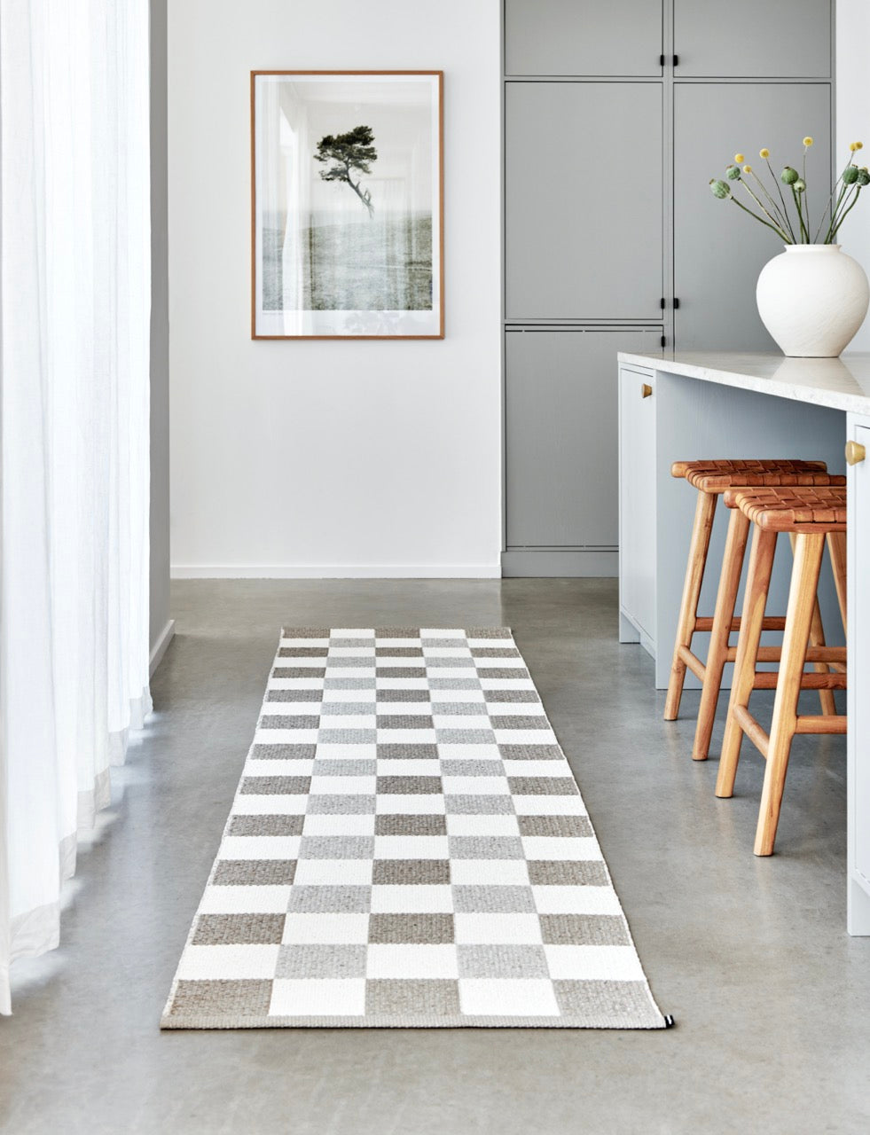 Pappelina-Pix-Carpet-Dark-Linen-Vanilla-Linen