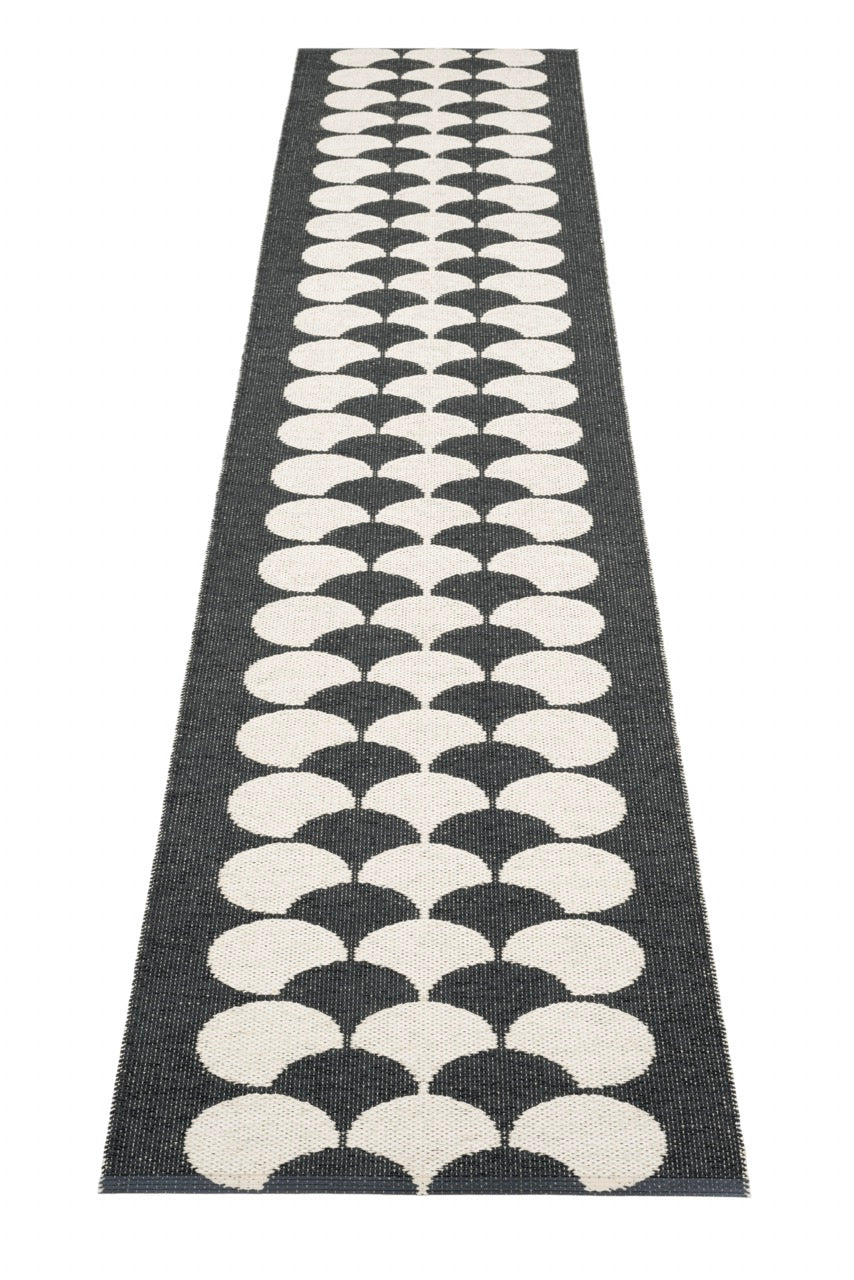 Pappelina-Poppy-Bio-Edition-black-Carpet