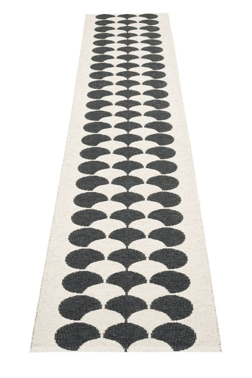 Pappelina-Poppy-Bio-Edition-black-Carpet