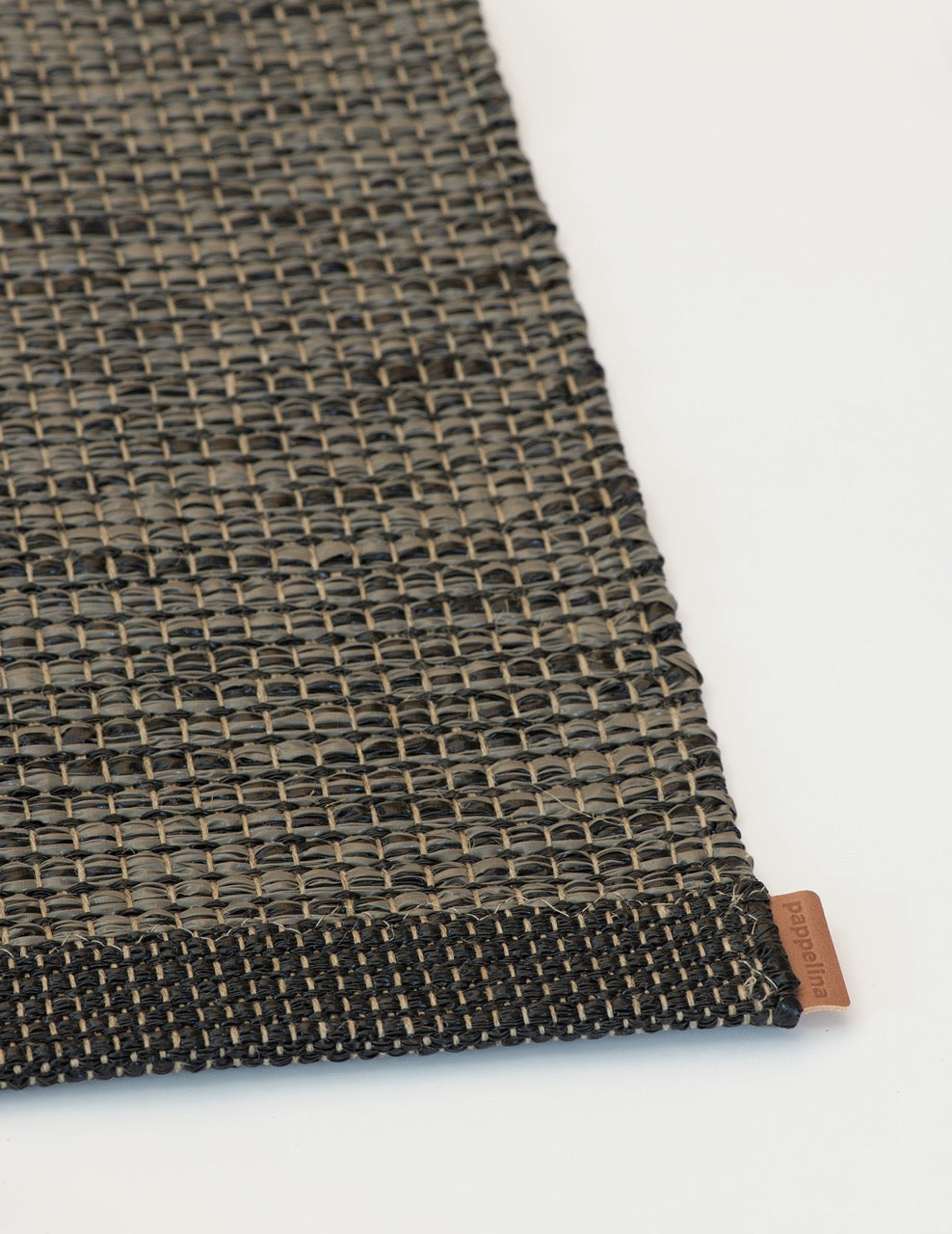 Pappelina-Sam-Black-Carpet