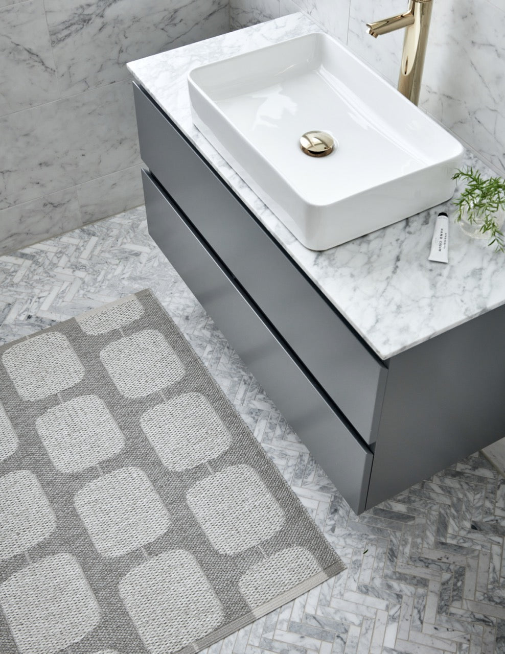 Pappelina-Sten-Carpet-Warm-Grey-fossil-grey