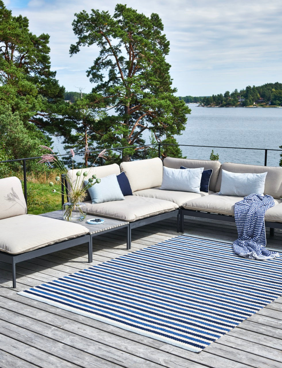 Pappelina-Carpet-Denim-Dark-blue-vanilla