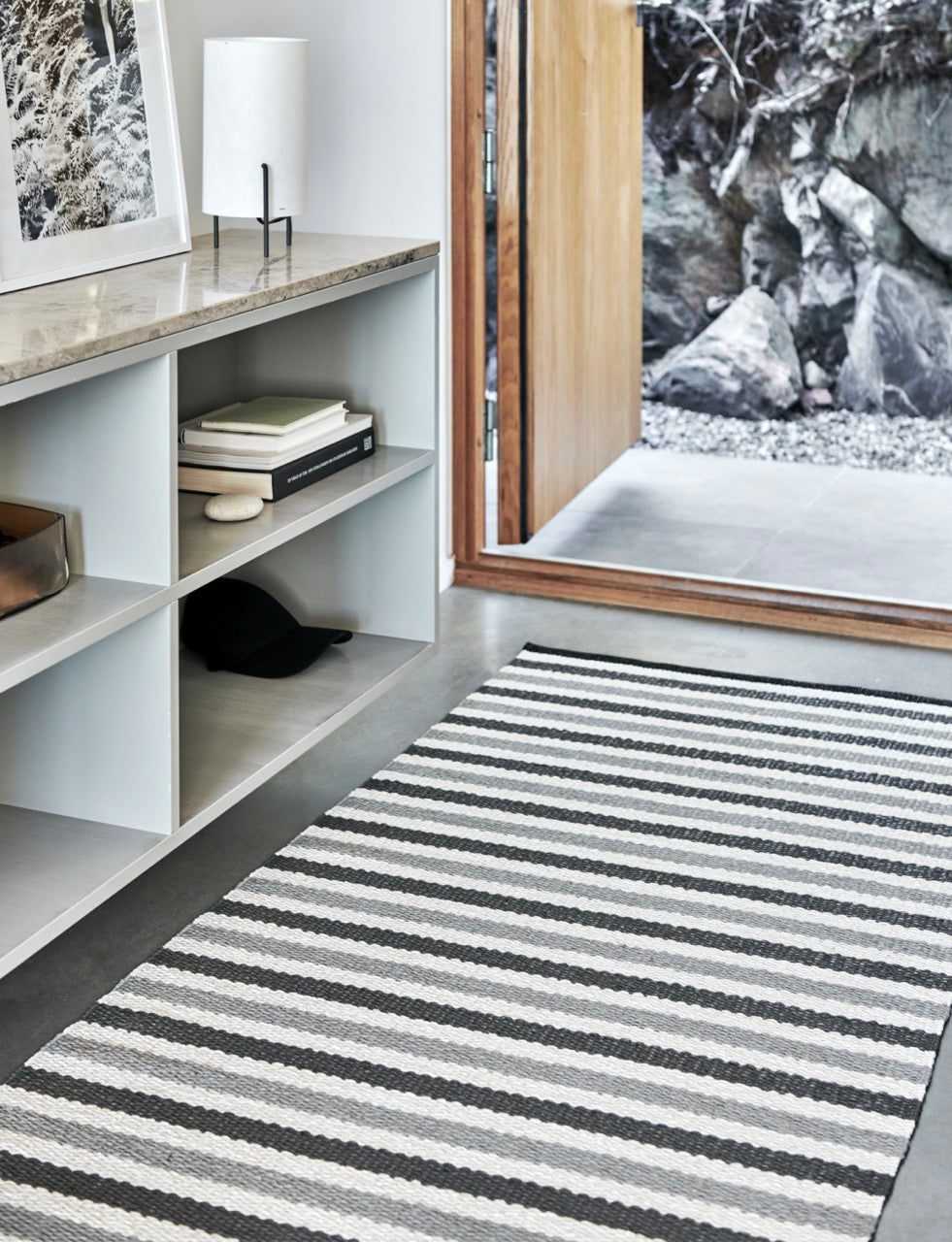 Pappelina Teppich Teo Warm Grey - Charcoal - Vanilla