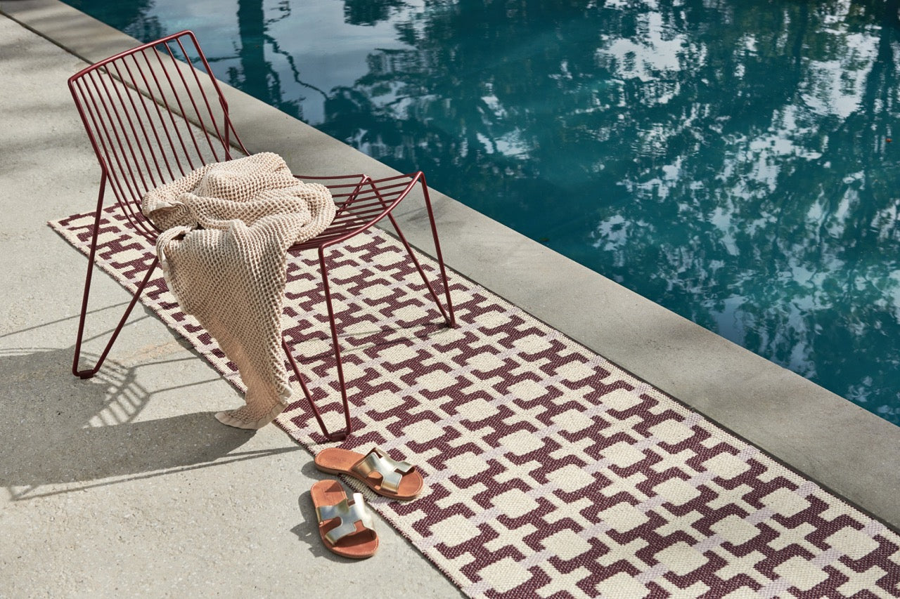 Pappelina-Carpet-Tom-Burgundy