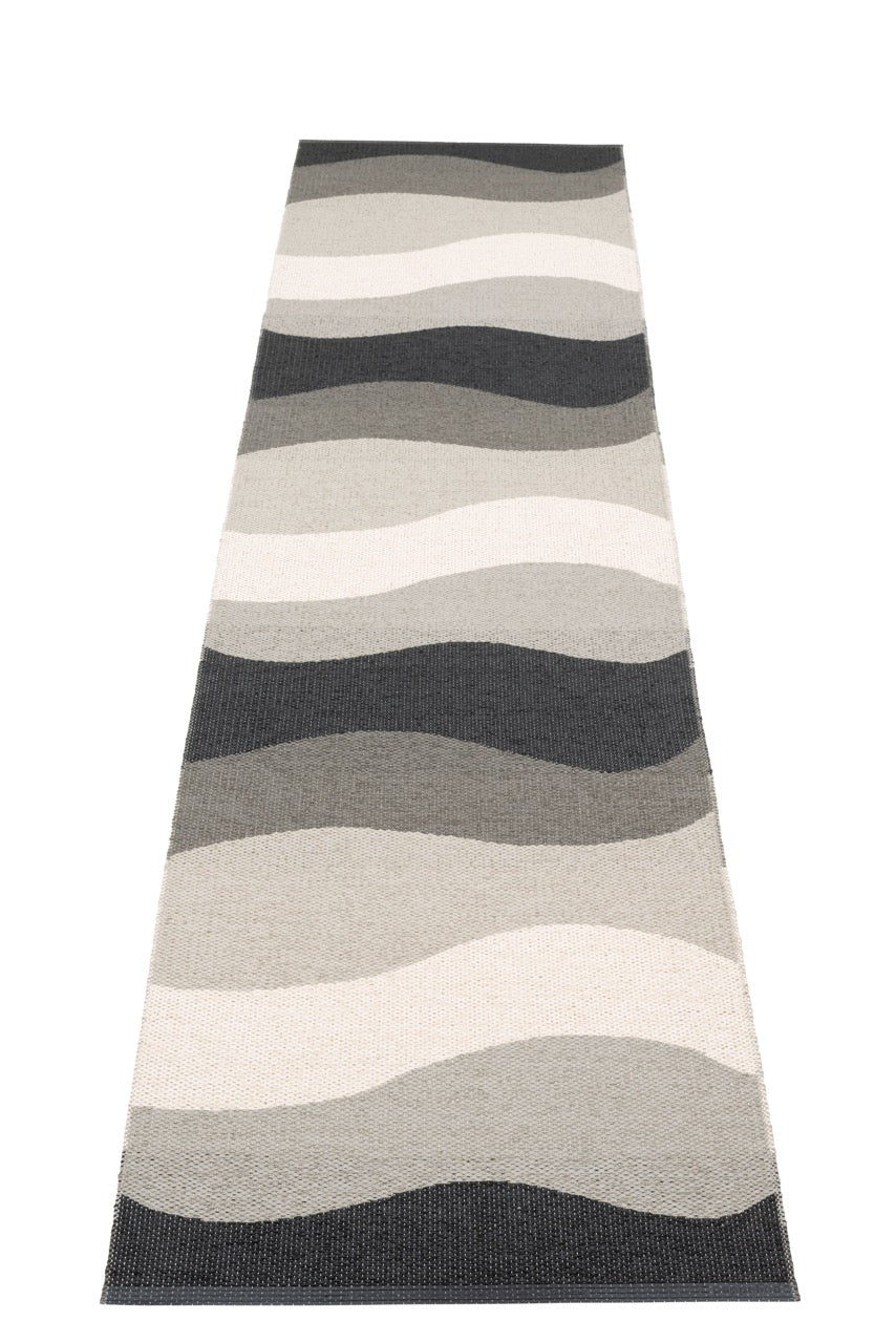 Pappelina-Urvi-Carpet-Metal