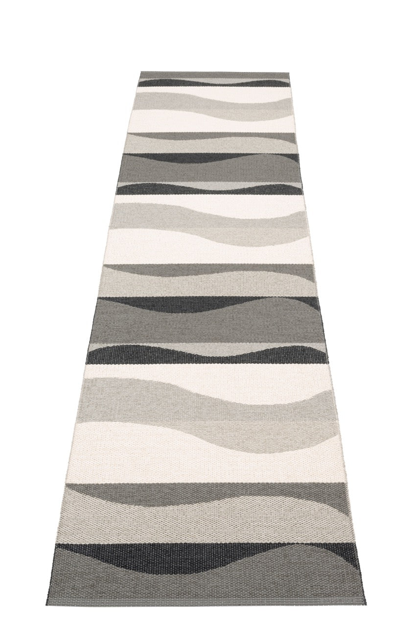 Pappelina-Urvi-Carpet-Metal