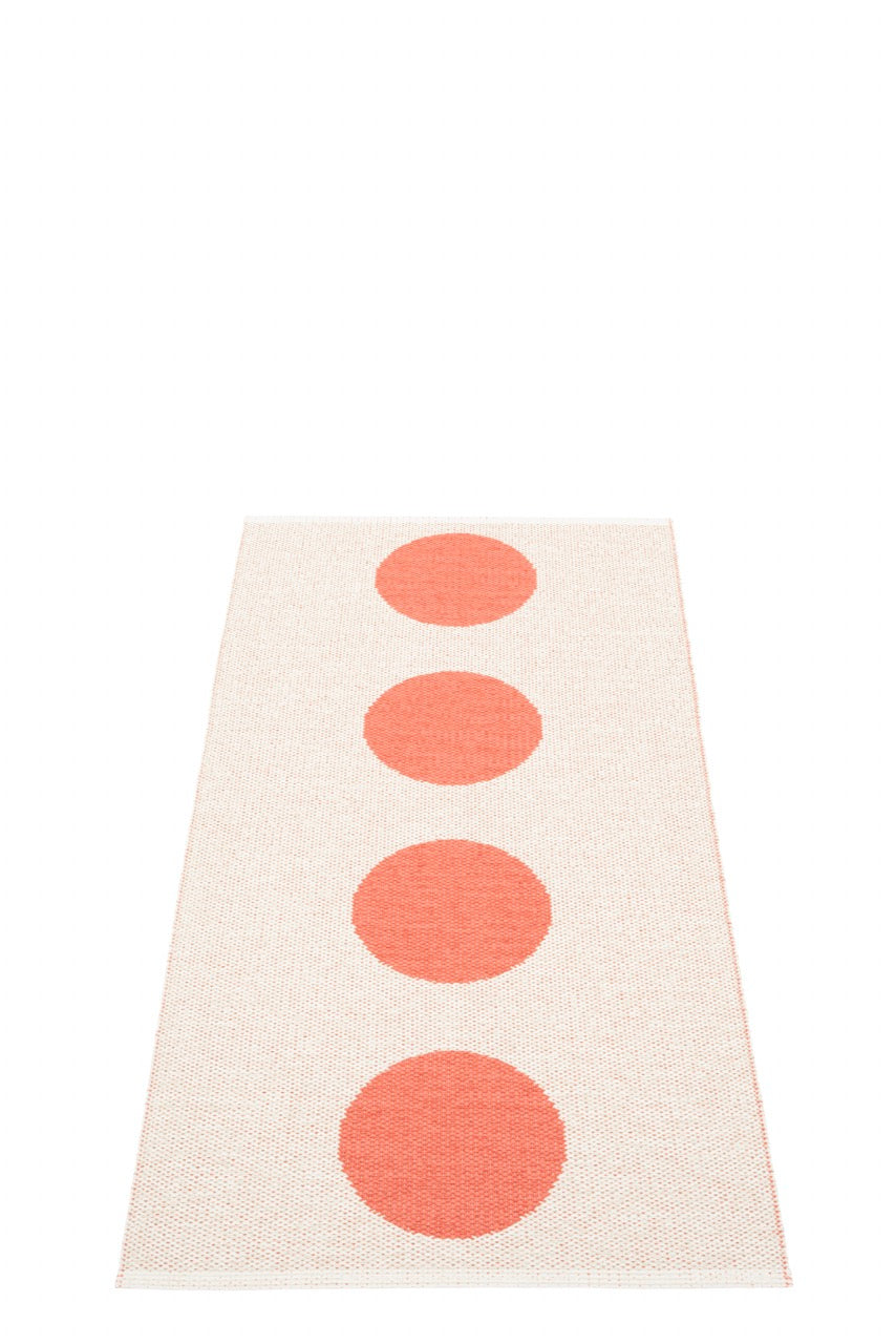 Pappelina-Vera-Flamingo-carpet