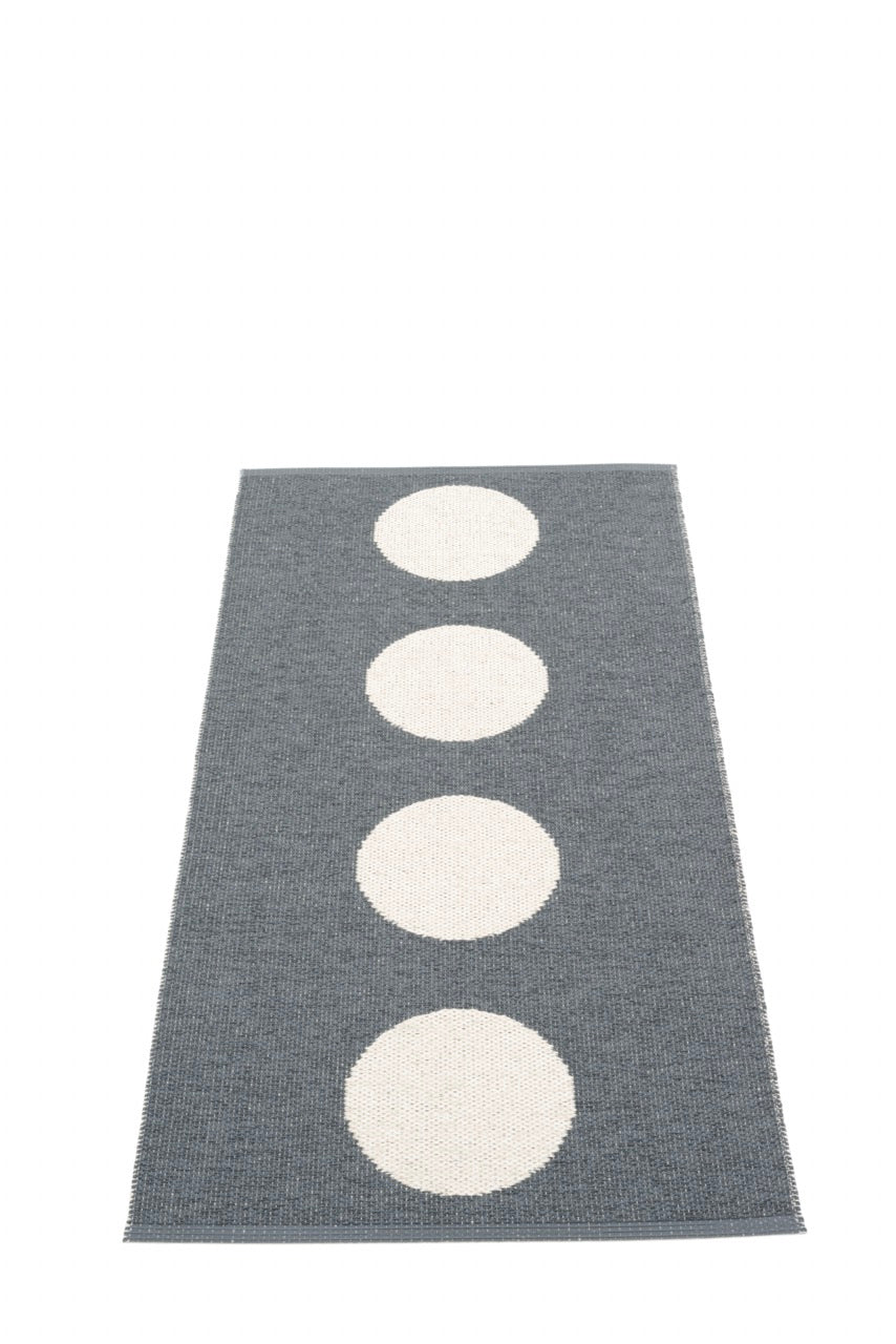 Pappelina-Vera-Charcoal-Carpet