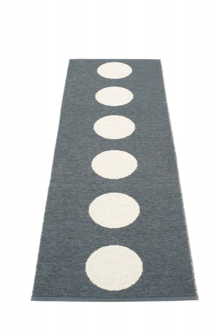 Pappelina-Vera-Charcoal-Carpet