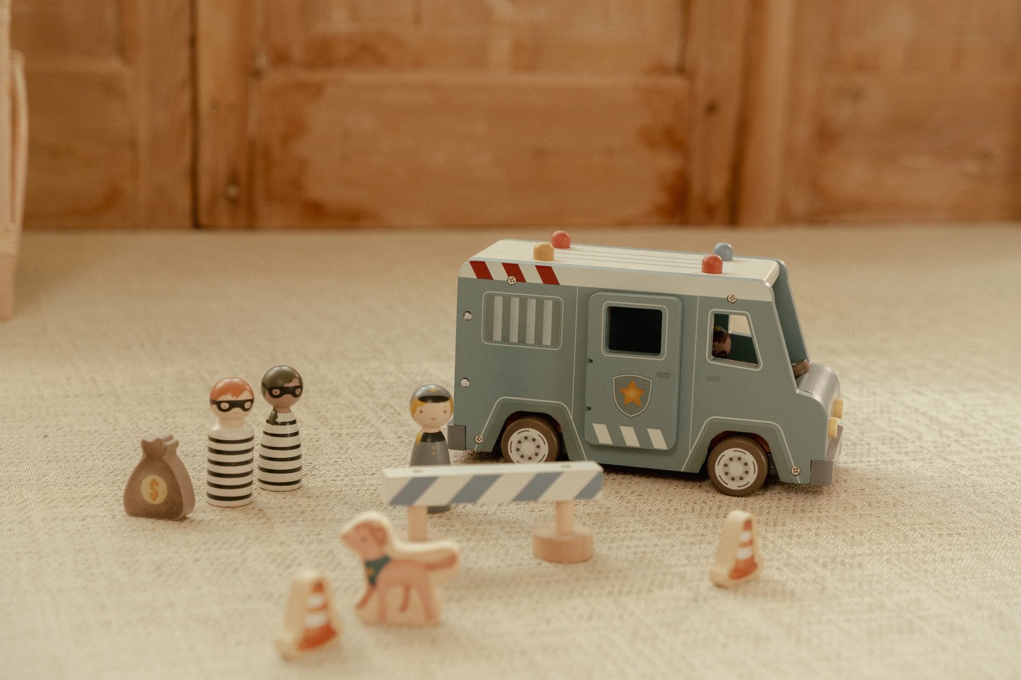 Little-Dutch-Polizeibus-FSC-LD2541