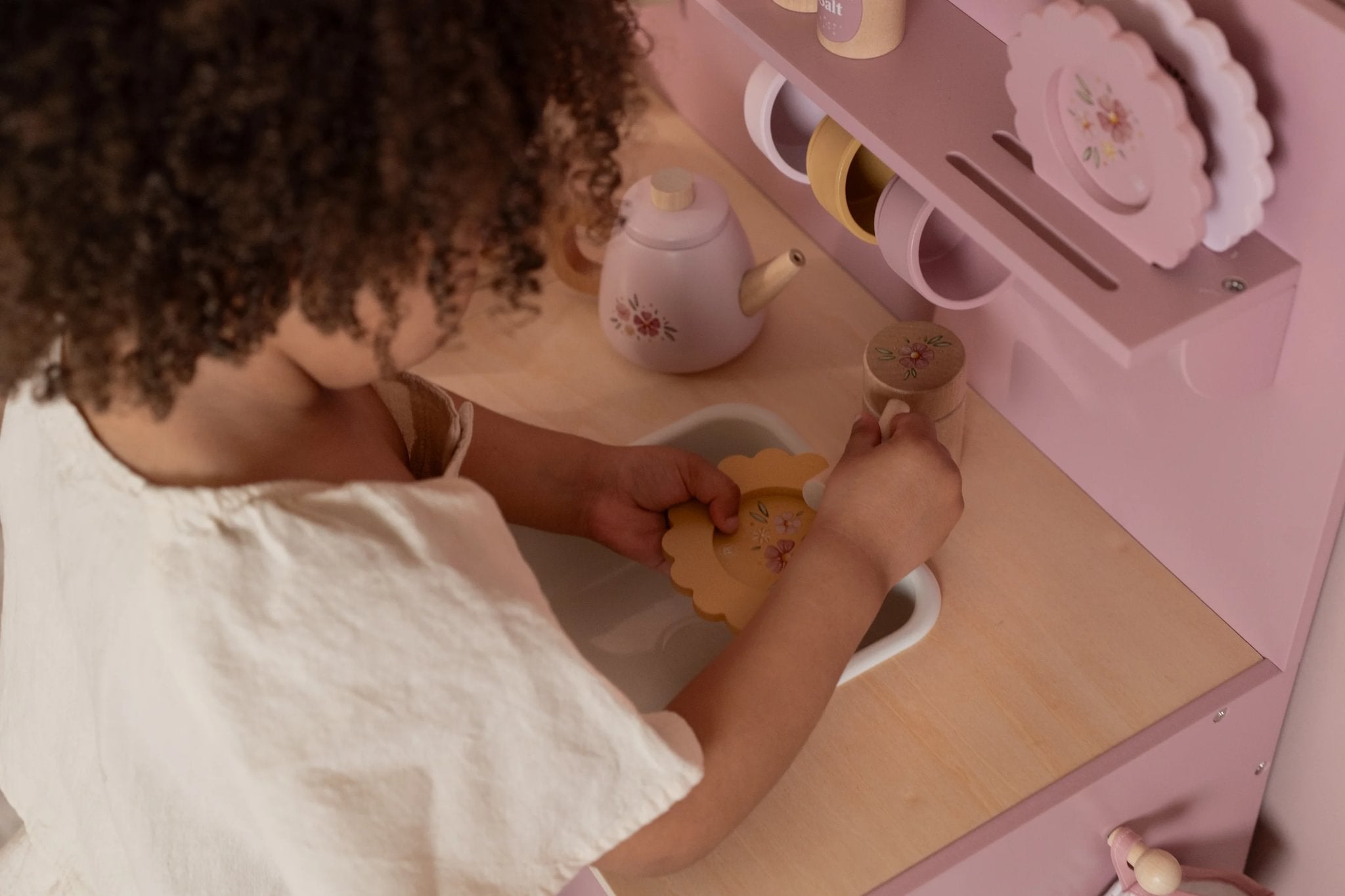 Little-Dutch-Wooden-Kitchen-pink-FSC-LD2501