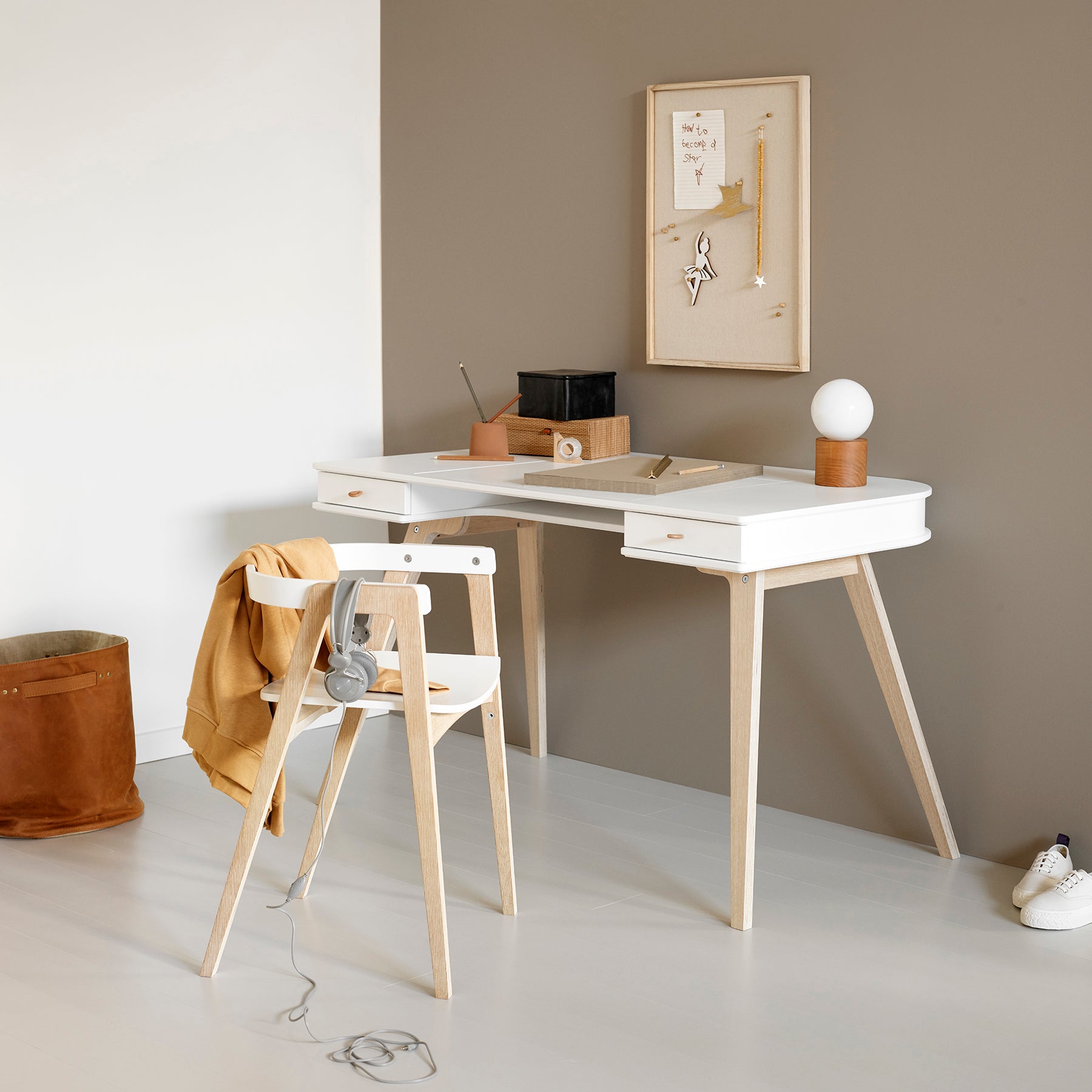 Oliver Furniture Bureau en bois 66 cm et fauteuil, réglable en hauteur