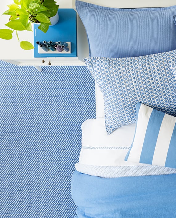 Dash & Albert Indoor/Outdoor Teppich Herringbone French Blue/White