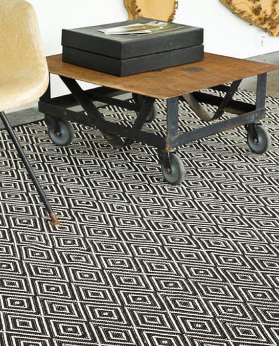 Dash &amp; Albert Tapis Intérieur/Extérieur Diamond Noir/Ivoire