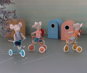 Maileg-Dreirad-Tricycle-Koral-Maus-
