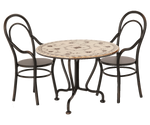 Maileg-Esstisch-mit-zwei-Stühlen-11-0114-00